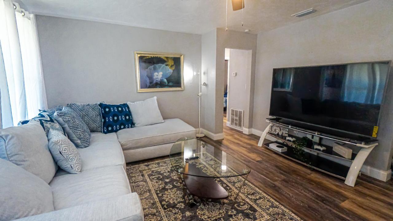 Вилла Elegant Cozy Oasis On A Traffic Free Street Клируотер Экстерьер фото